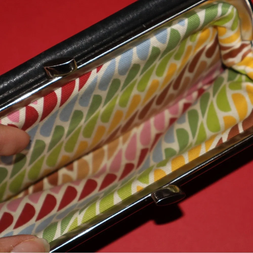 FOSSIL Olivia Checkbook Frame Kiss Lock Closure Black Leather Clutch - Picture 5 of 8